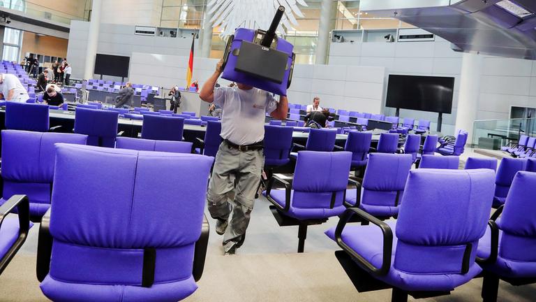 Der Plenarsaal des Bundestages wird umgebaut. (Archivbild: 17.10.2017)